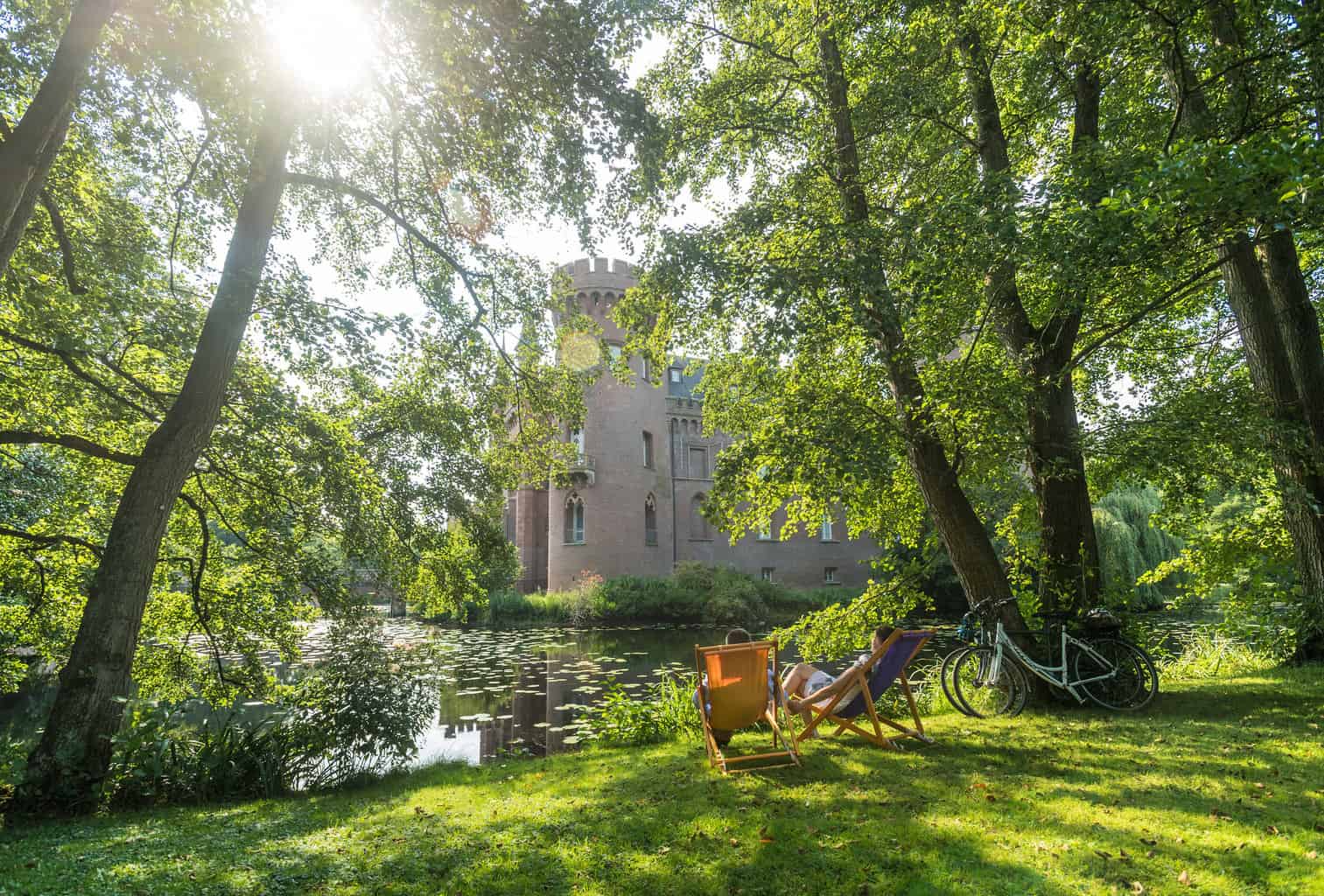 Radfahren Schloss Moyland Niederrhein © Dominik Ketz, Tourismus NRW E.V.