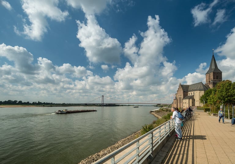 Rheinradweg Blick Auf Rheinbrücke Emmerich © Dominik Ketz, Tourismus NRW E.V.